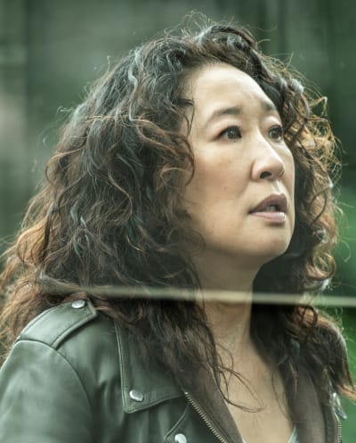 Eve Outside Martin's - Killing Eve Season 4 Episode 3