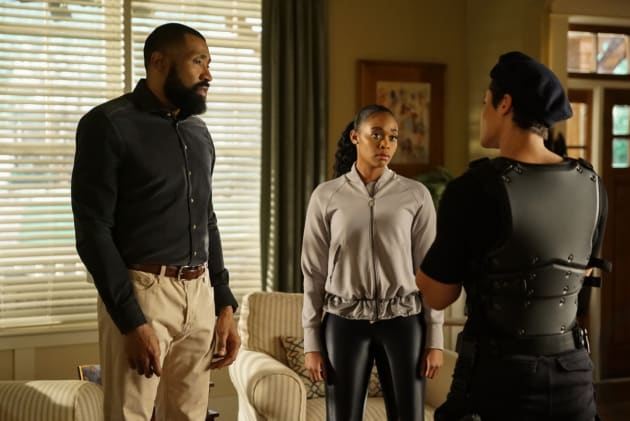 Friend or Foe - Black Lightning Season 3 Episode 12