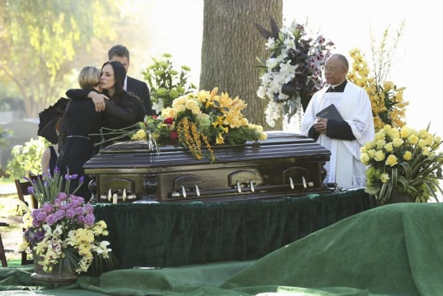 Bonding In Grief - Revenge Season 4 Episode 11