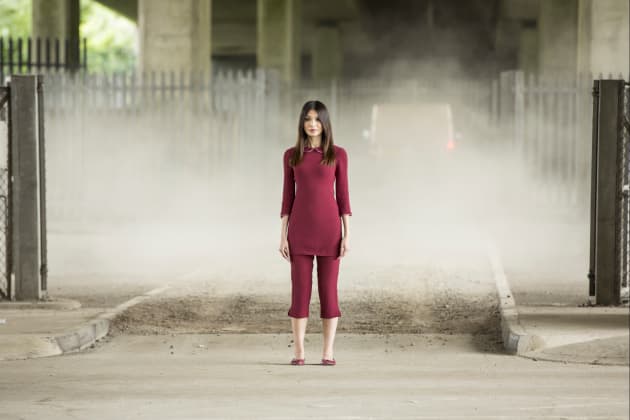 Mia is in Danger - Humans Season 2 Episode 5
