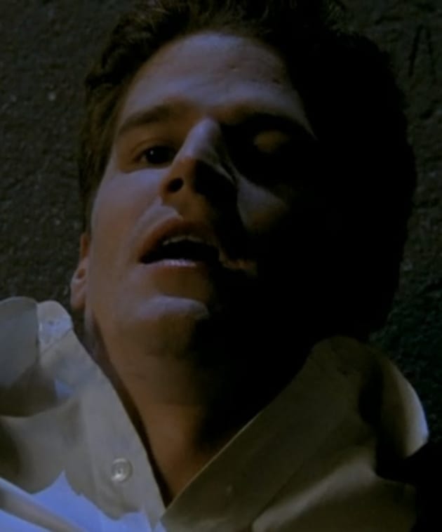 Hey There Stranger - Buffy the Vampire Slayer Season 1 Episode 1