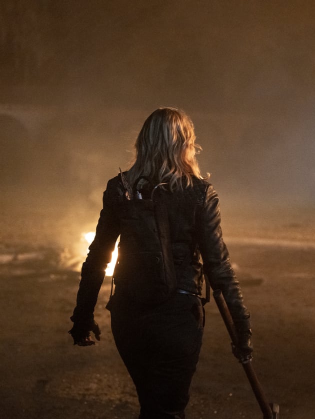 Madison Searches Fear the Walking Dead Season 8 Episode 8 TV Fanatic