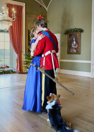 Mistletoe Watches a Royal Kiss