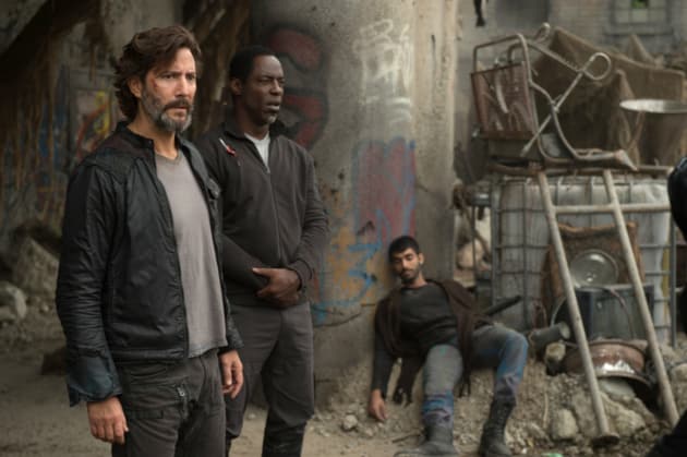 Kane Protecting Jaha The 100 Season 4 Episode 1 Tv Fanatic