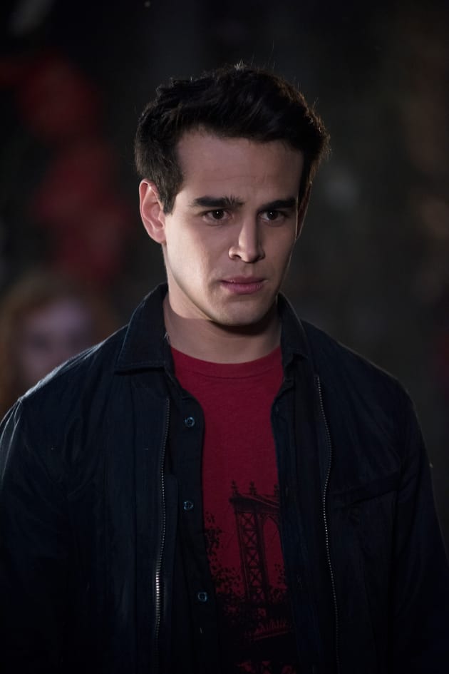 A Boyfriend's Search - Shadowhunters Season 2 Episode 20