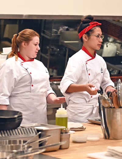 Red Team Comfort - Hell's Kitchen Season 20 Episode 5 - TV Fanatic