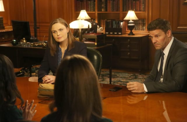 Booth and Brennan Question Students - Bones