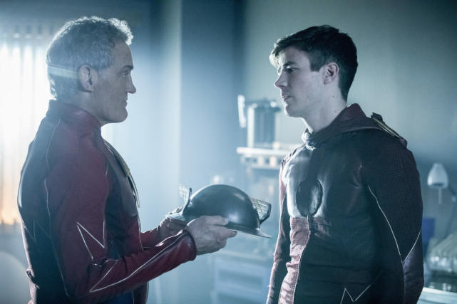 Take my helmet - The Flash Season 3 Episode 16