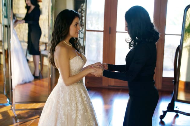 Watch queen of the best sale south season 3 episode 1