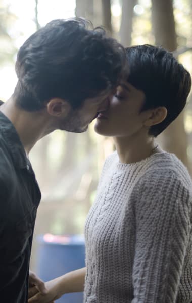 Jenny and Liam's Thanksgiving Kiss - Coroner Season 1 Episode 5