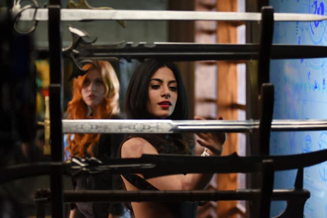 I Like This One - Shadowhunters Season 1 Episode 2