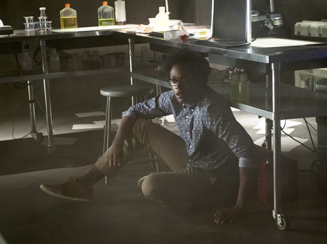 Earthquake! - Arrow Season 4 Episode 3