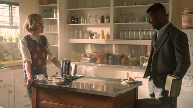 Elizabeth & Wakely In The Kitchen - Lessons in Chemistry Season 1 ...