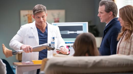 Prosthetic Leg - Grey's Anatomy Season 20 Episode 6