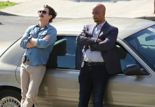 Sunbathing - Lethal Weapon Season 1 Episode 16
