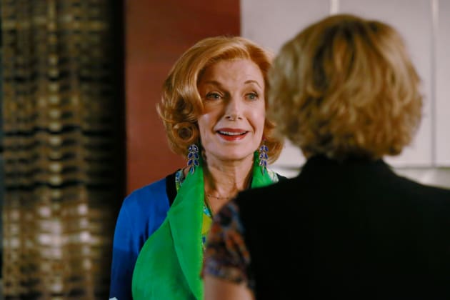 Martha Looks Happy - Castle Season 8 Episode 5
