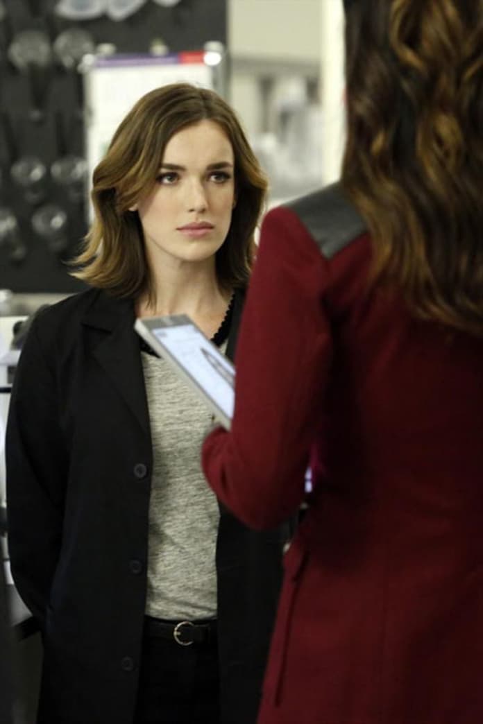 Bobbi Morse Confronts Simmons Agents Of S H I E L D Season 2 Episode 5 Tv Fanatic