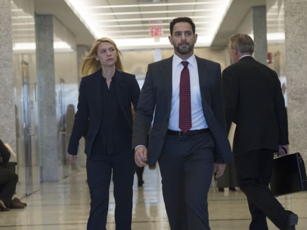 Carrie and Reda at Family Court - Homeland