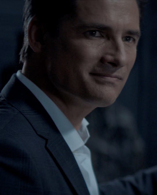 Not Bruce Wayne - Batwoman Season 2 Episode 1