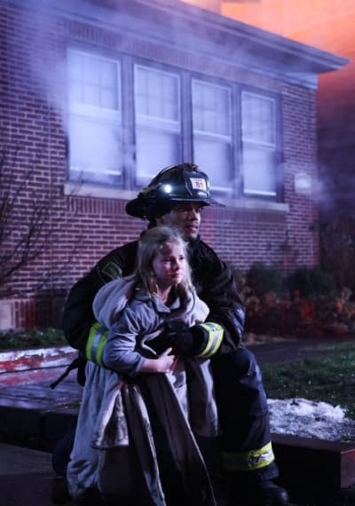 Gibson rescata a una niña - Chicago Fire Temporada 12 Episodio 4