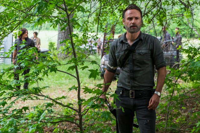 Scouting The Area - The Walking Dead Season 8 Episode 1