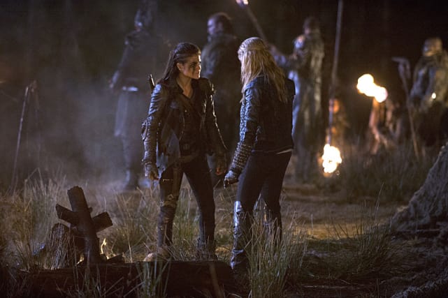 Octavia and Clarke Talk Shop - The 100 Season 2 Episode 14