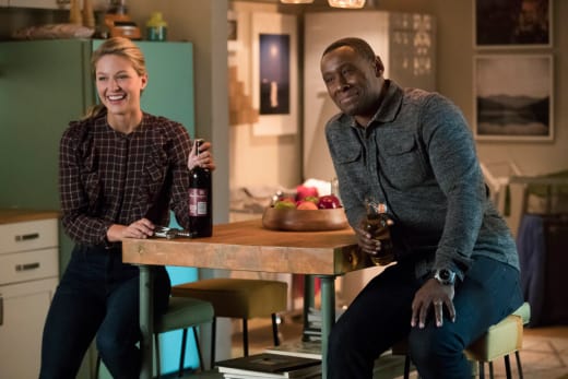 Happy Hour - Supergirl Season 3 Episode 15