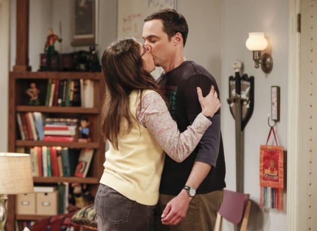 Amy Kisses Sheldon The Big Bang Theory Season 10 Episode 23 Tv Fanatic 
