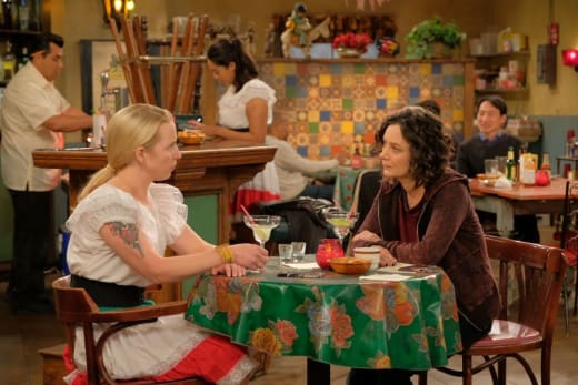 Darlene Offers Advice - Roseanne Season 10 Episode 4