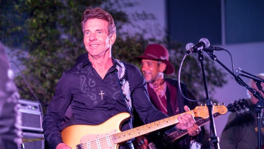 Dennis Quaid performs at the Sunset Marquis 