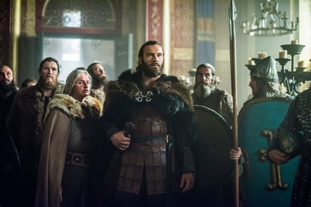 Rollo enters the throne room vikings