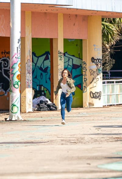 Queen Of The South Season 4 Episode 9 Review Los Pecados De Los Padres Tv Fanatic
