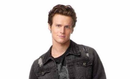 Glee Tease: Jonathan Groff Confirms Jesse is "Up to Something"