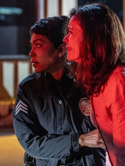 Woman in Distress - 9-1-1 Season 2 Episode 16