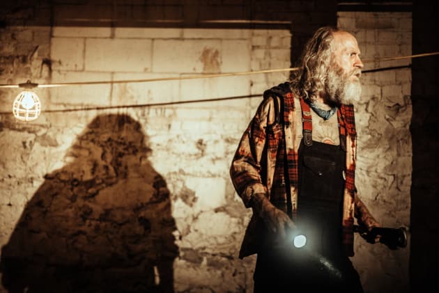 Doc Looks Around - Z Nation Season 4 Episode 5