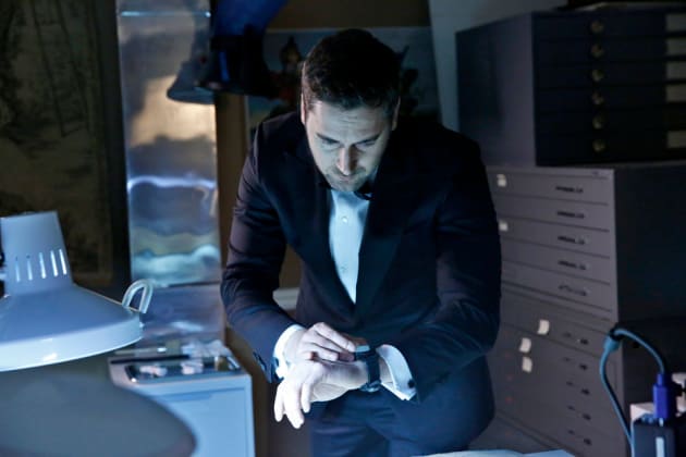 Time is Ticking - The Blacklist: Redemption Season 1 Episode 1