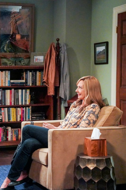 Bonnie Sitting in Therapy - Mom Season 7 Episode 8