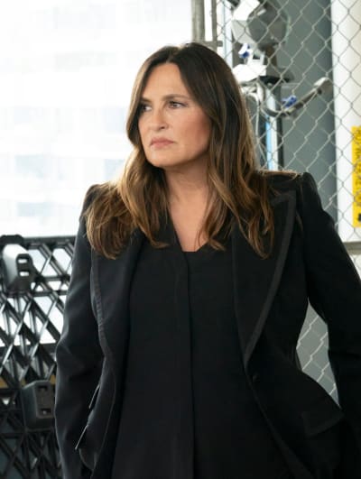 Dealing With a Mobster / Tall - Law & Order: SVU Season 23 Episode 3