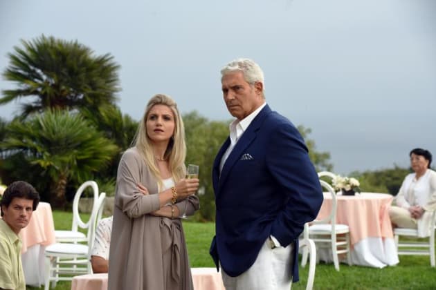 Looking Over- American Crime Story: Versace Season 1 Episode 6