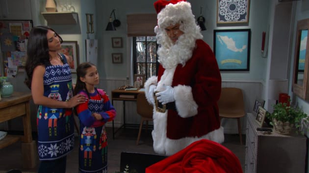 Days of Our Lives Review for the Week of 12-19-22: A Low-Key Christmas