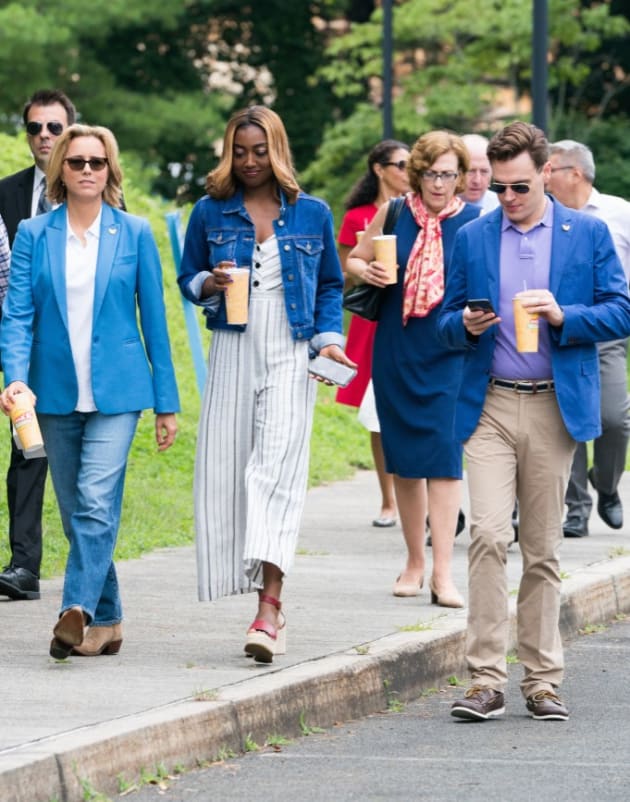 Headed for the Big Game - Madam Secretary Season 6 Episode 2