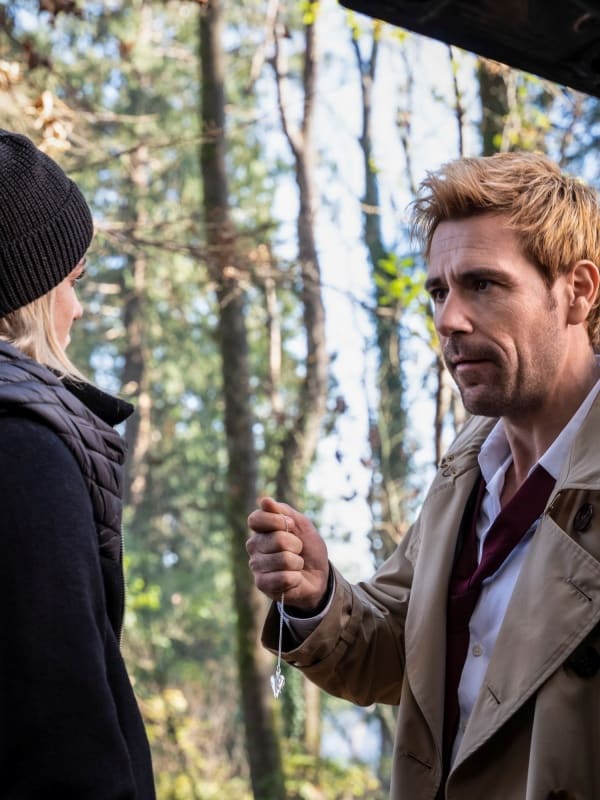 Constantine and Sara - DC's Legends of Tomorrow Season 5 Episode 8