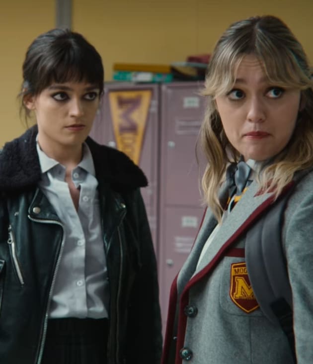 Helping Maeve - Sex Education Season 3 Episode 7