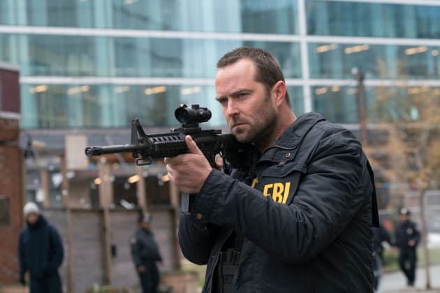 Weller Takes AIm - Blindspot Season 2 Episode 13