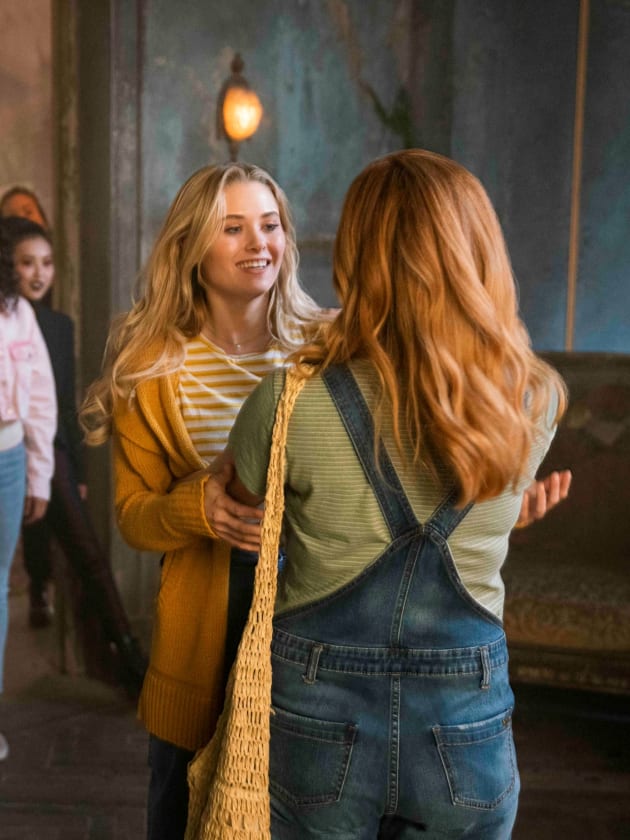 Karolina and Leslie - Marvel's Runaways Season 3 Episode 3