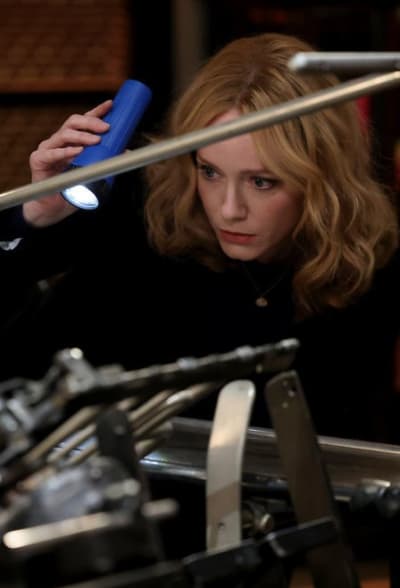 Beth Searches - Good Girls Season 4 Episode 10