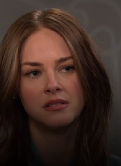 Stephanie Is Shocked by a Visitor - Days of Our Lives
