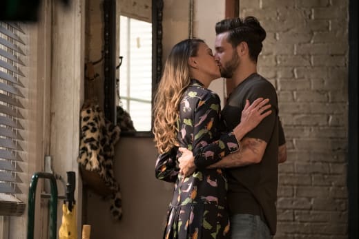 Younger Season 3 Episode 1 Review A Kiss Is Just A Kiss Tv Fanatic
