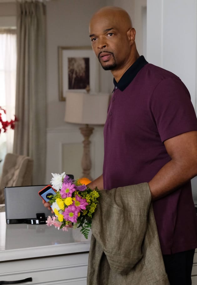 Flowers for Trish Lethal Weapon Season 2 Episode 1 TV Fanatic