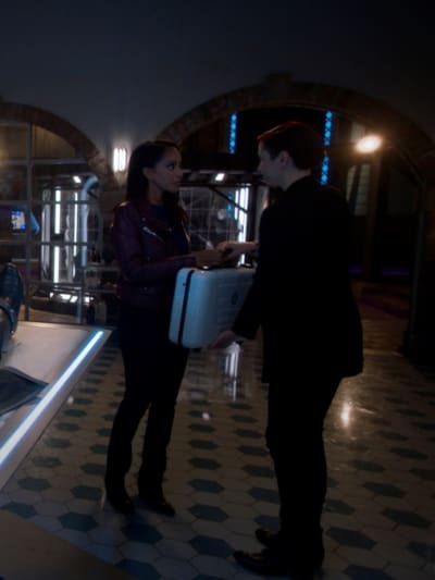 Kelly and Alex - Supergirl Season 6 Episode 3